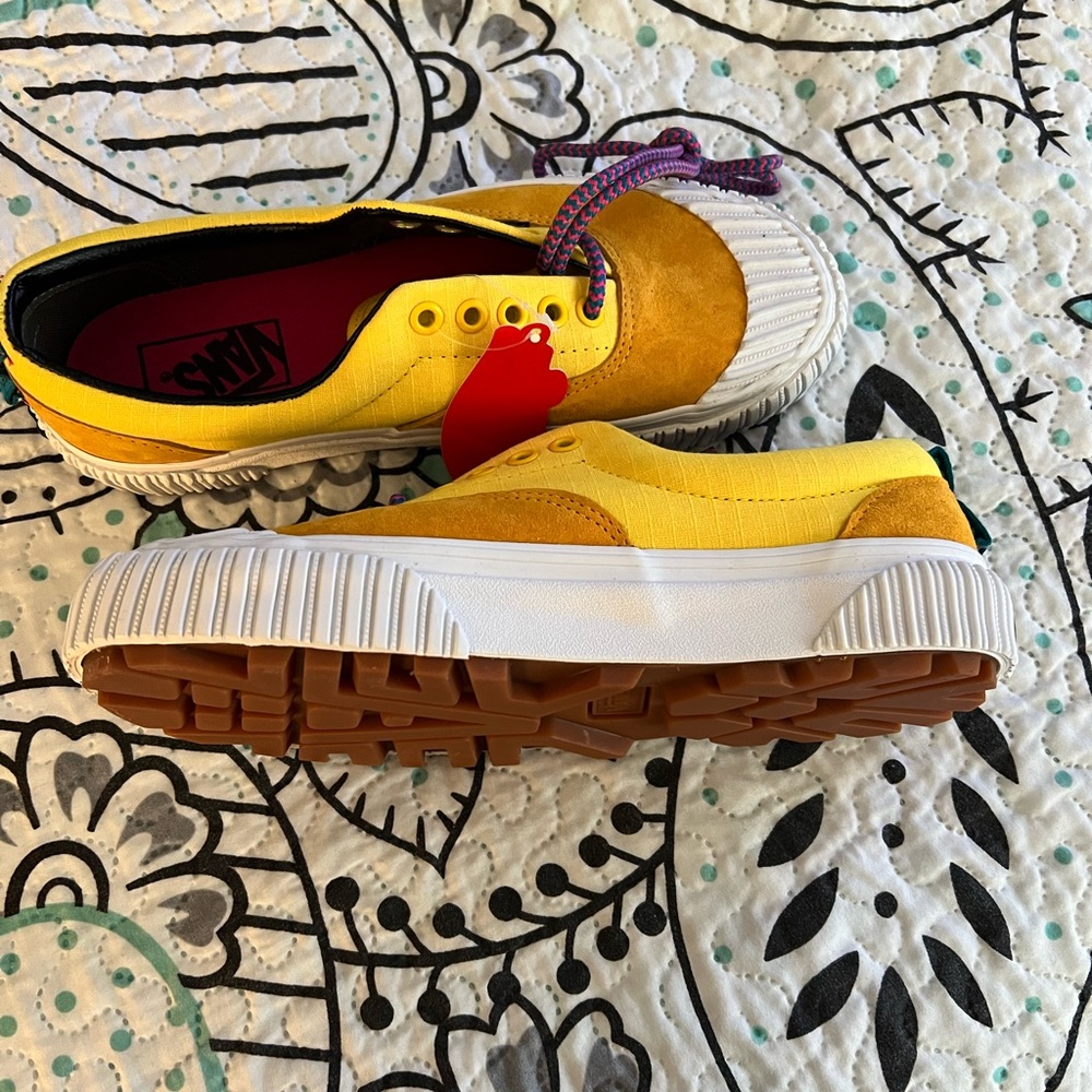 Vans - Picture 3 of 5